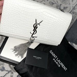 Authentic
Ysl white leather fancy bag